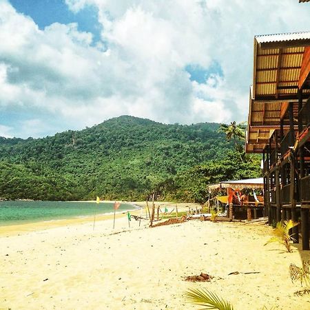 Beachfront Hut Downstairs Astra - Beach Shack Chalet Kampong Juara Екстериор снимка