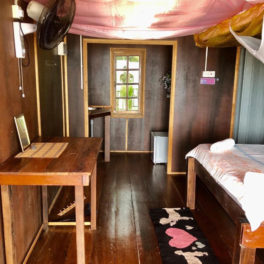Beachfront Hut Downstairs Astra - Beach Shack Chalet Kampong Juara Екстериор снимка