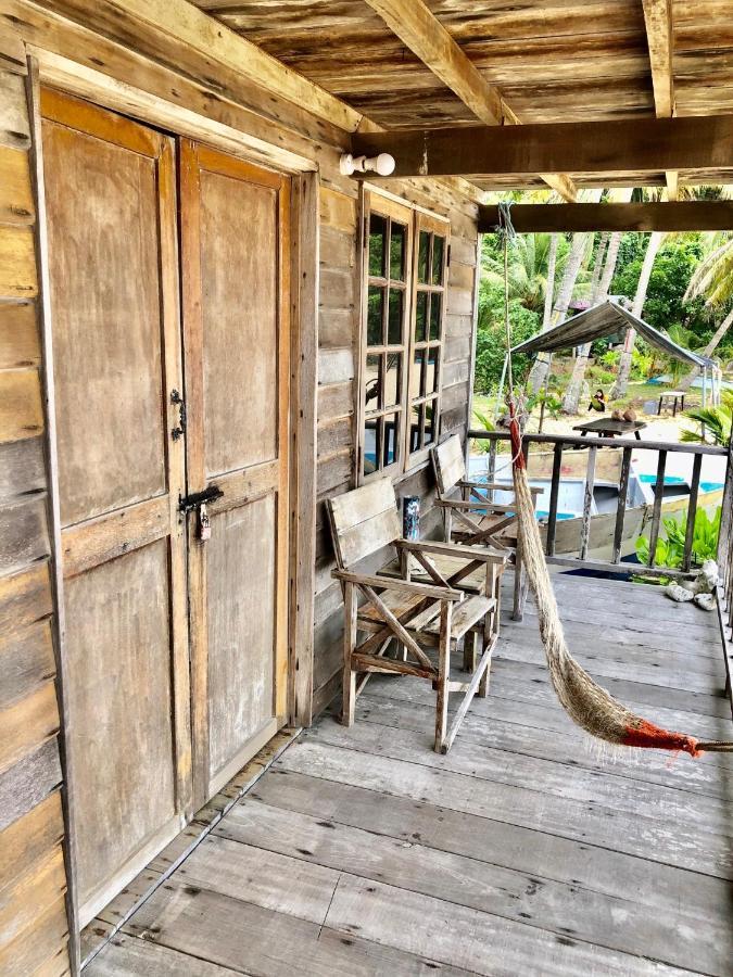 Beachfront Hut Downstairs Astra - Beach Shack Chalet Kampong Juara Екстериор снимка